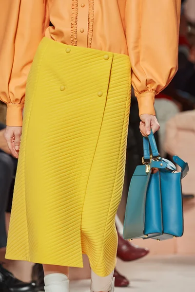 Look 77